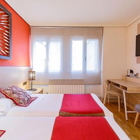 Hostal Rodas Pamplona Luaran gambar