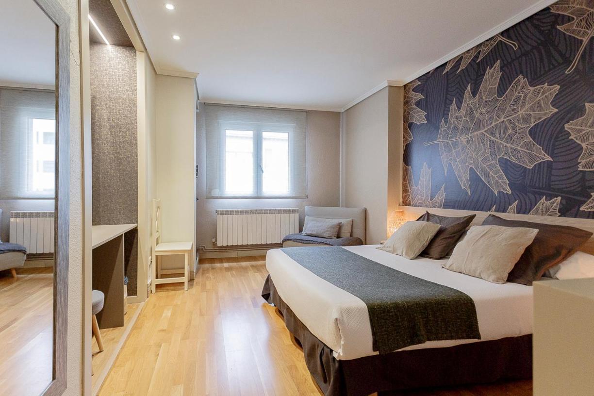 Hostal Rodas Pamplona Luaran gambar