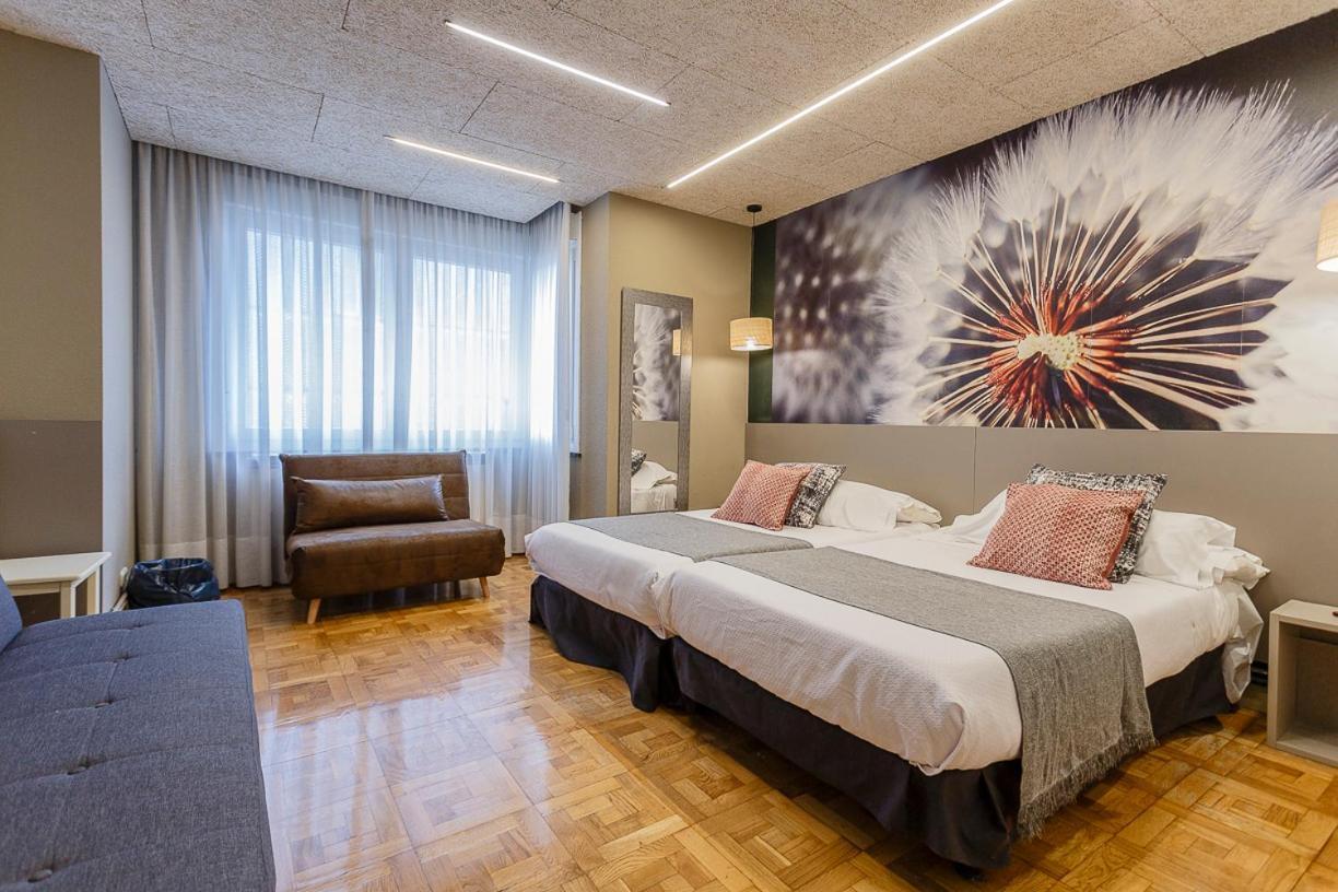 Hostal Rodas Pamplona Luaran gambar