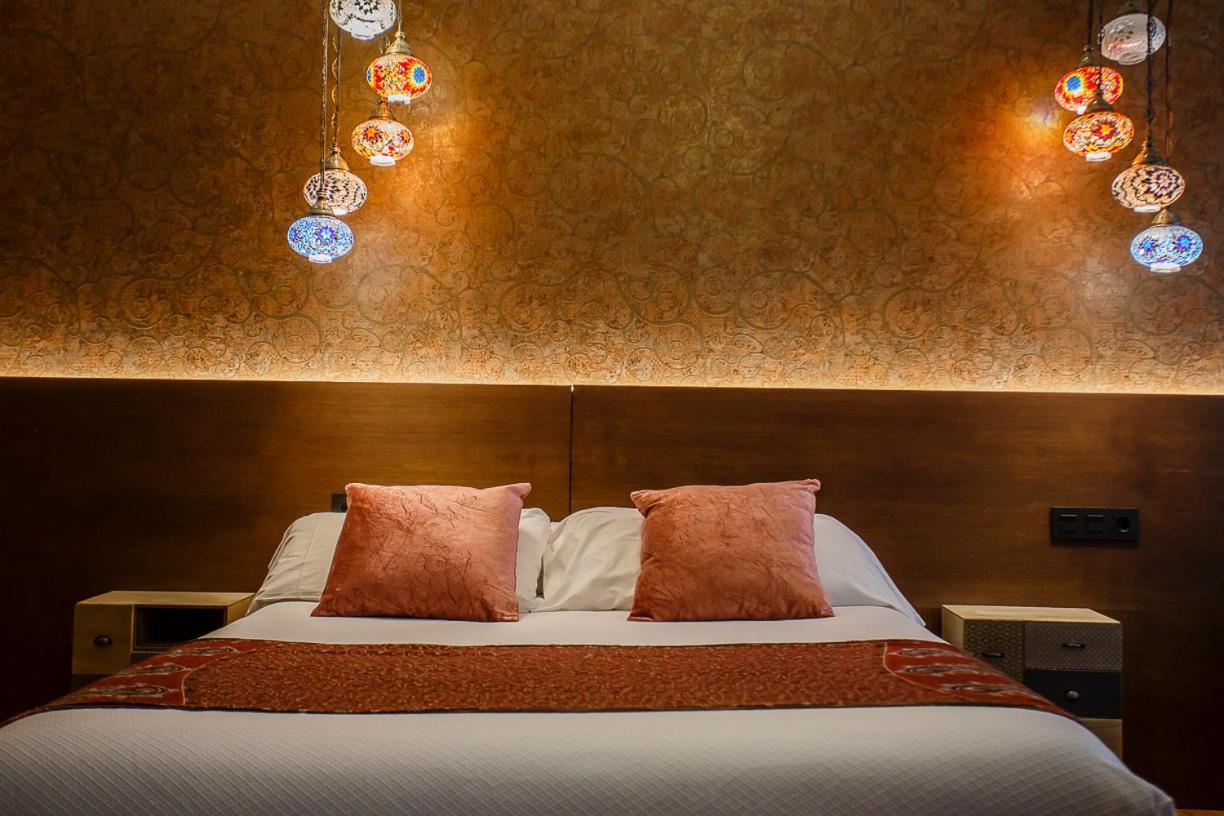 Hostal Rodas Pamplona Luaran gambar
