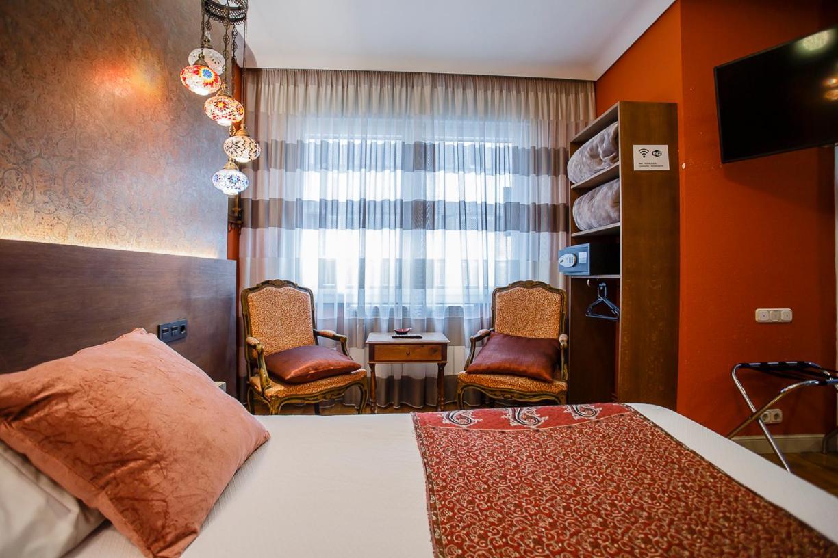Hostal Rodas Pamplona Luaran gambar