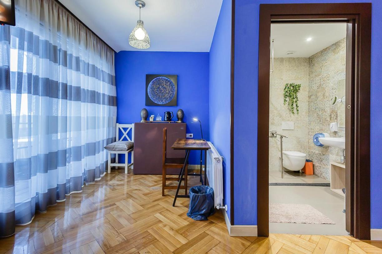 Hostal Rodas Pamplona Luaran gambar