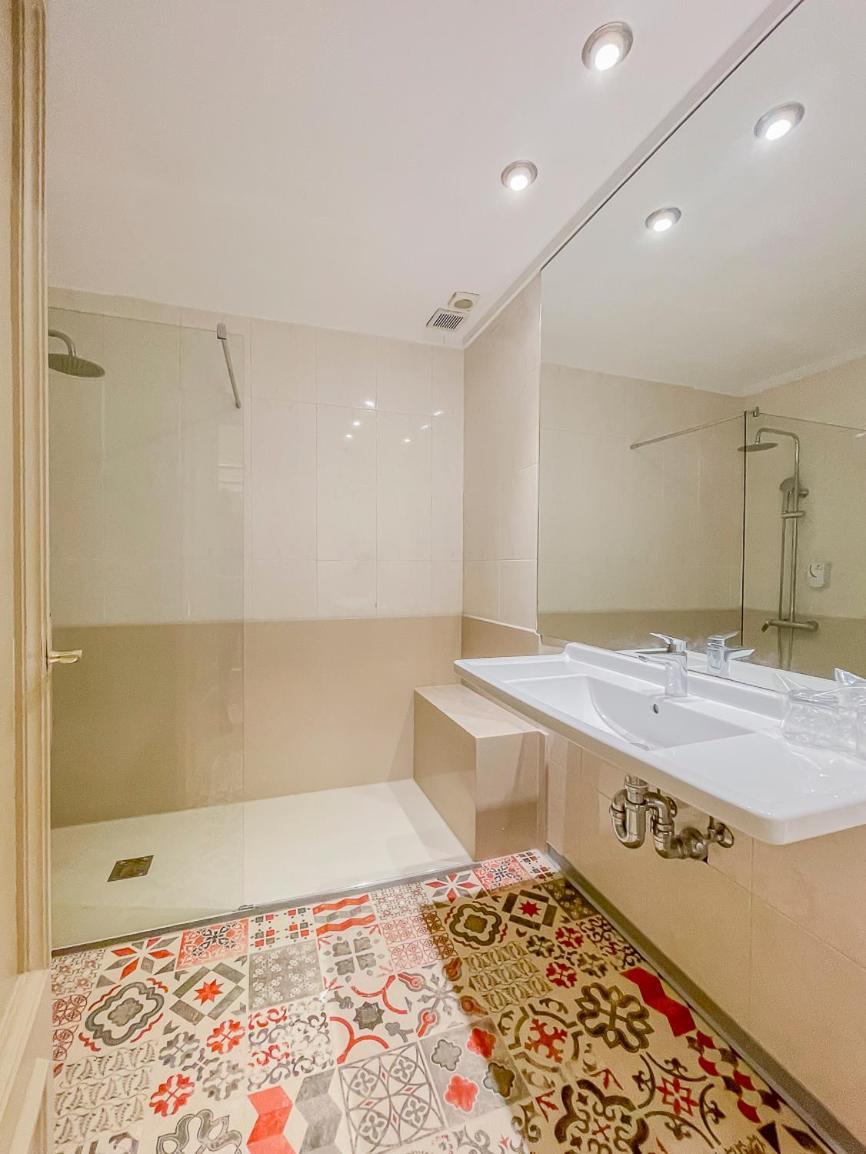 Hostal Rodas Pamplona Luaran gambar