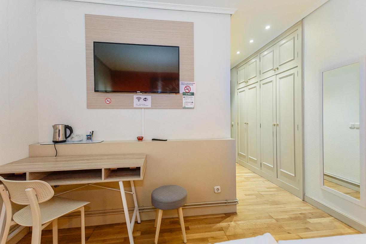 Hostal Rodas Pamplona Luaran gambar