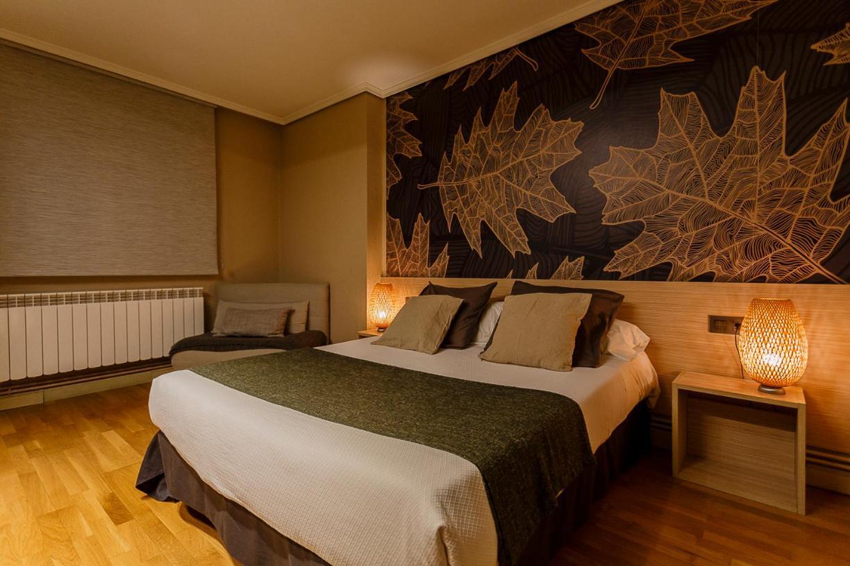 Hostal Rodas Pamplona Luaran gambar