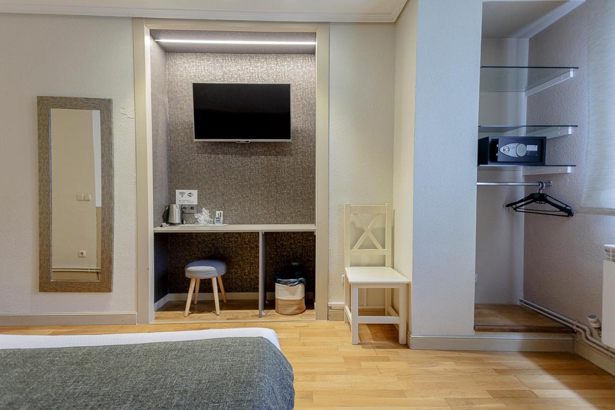 Hostal Rodas Pamplona Luaran gambar