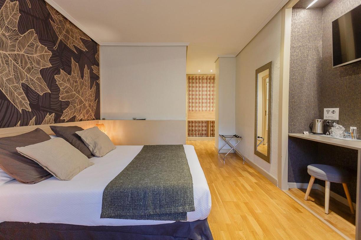 Hostal Rodas Pamplona Luaran gambar