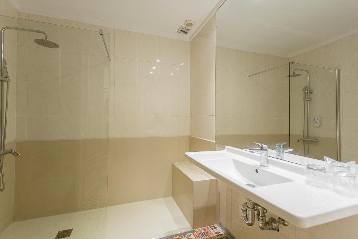 Hostal Rodas Pamplona Luaran gambar
