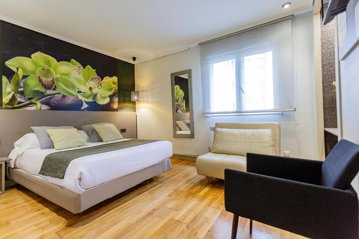 Hostal Rodas Pamplona Luaran gambar