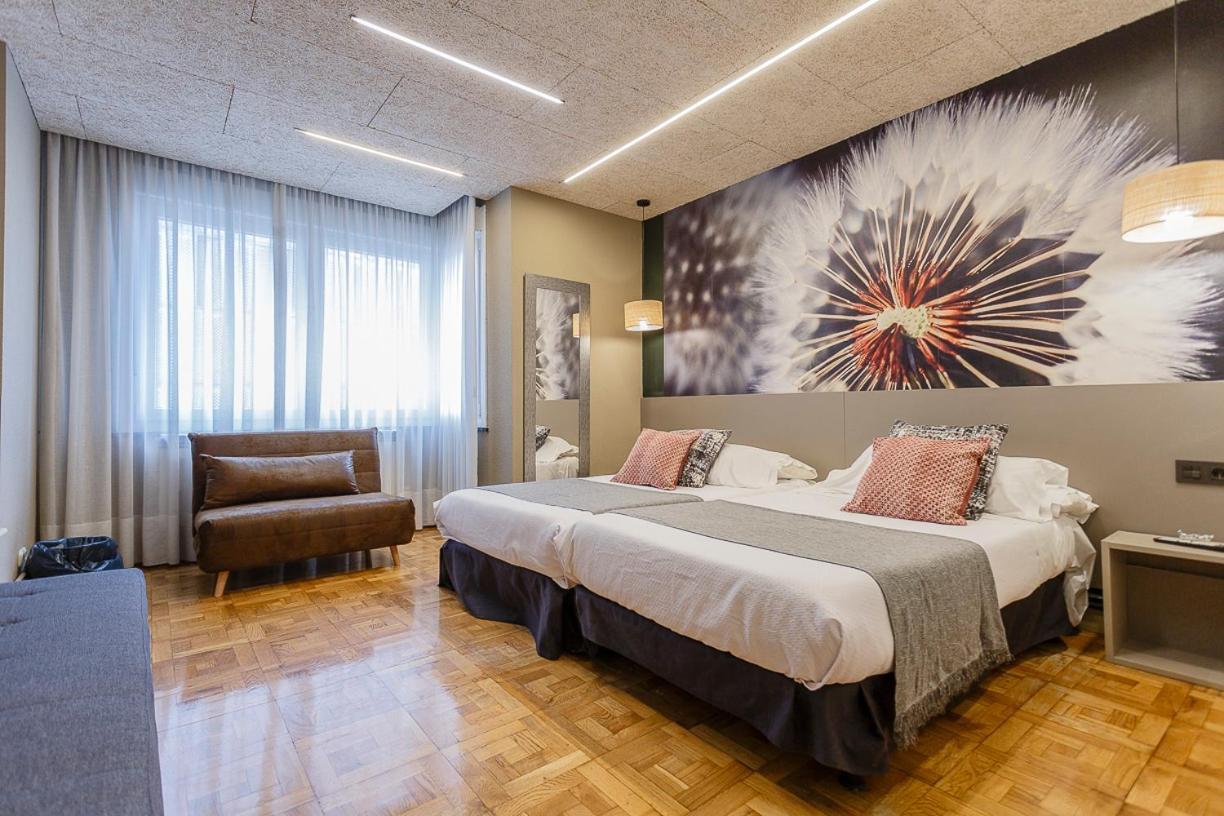 Hostal Rodas Pamplona Luaran gambar