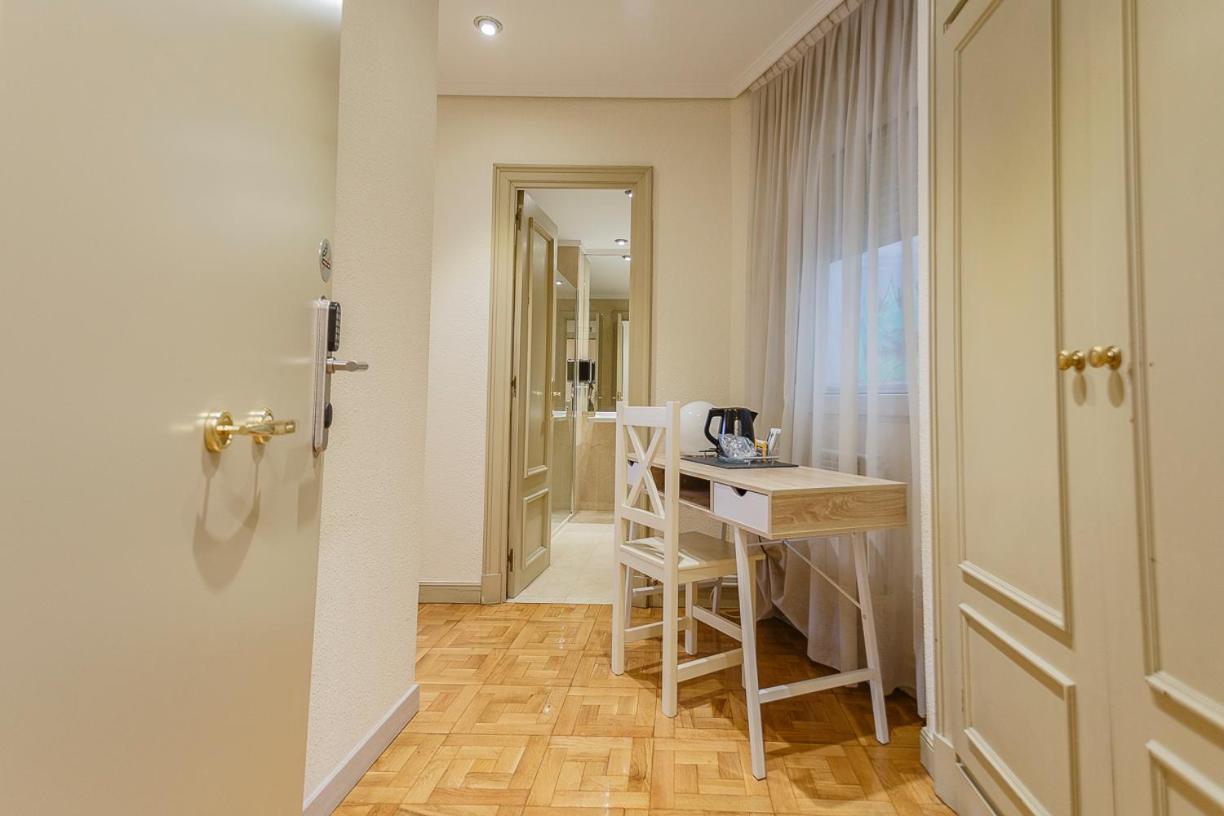 Hostal Rodas Pamplona Luaran gambar