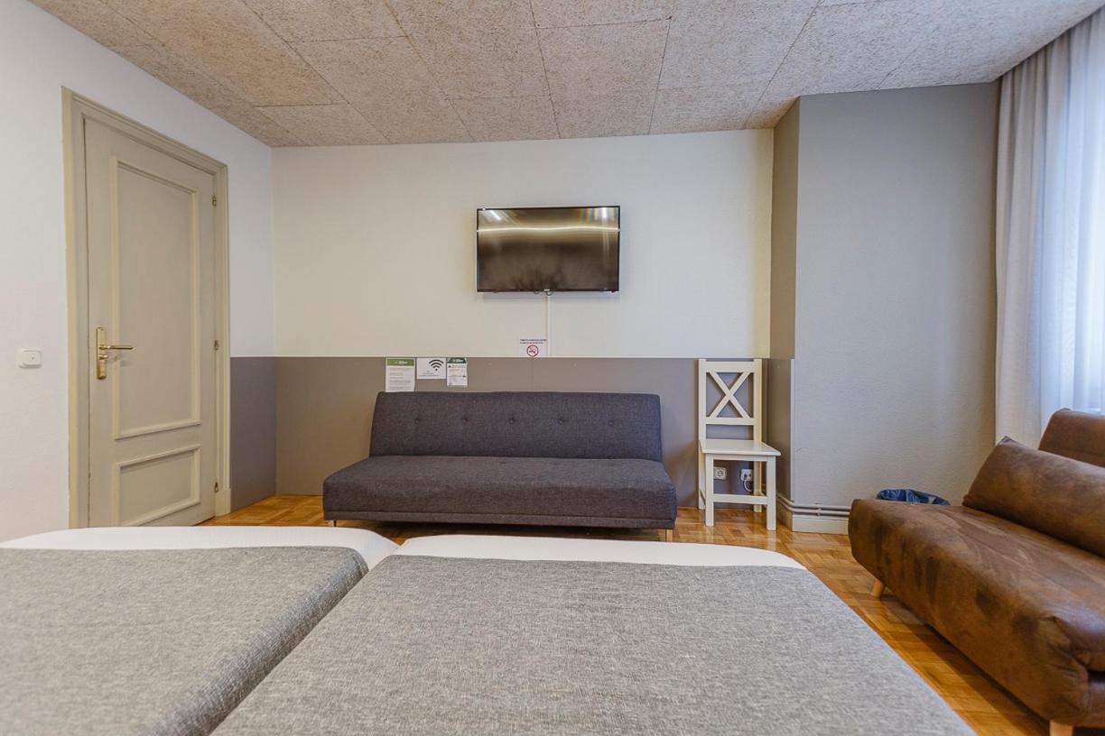 Hostal Rodas Pamplona Luaran gambar
