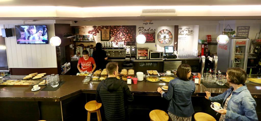 Hostal Rodas Pamplona Luaran gambar
